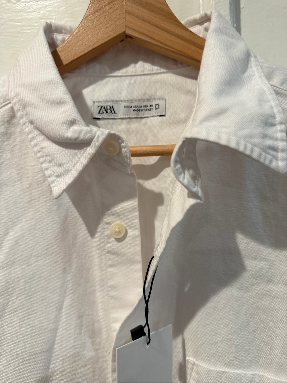 ZARA Men's White Cotton Button-Down Shirt with Chest Pocket - Picture 2 of 3